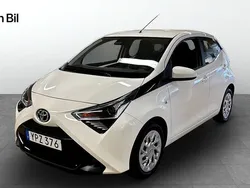Vit Begagnad 2018 Toyota Aygo X-play Halvkombi | 109 800 kr (Marknadspris)