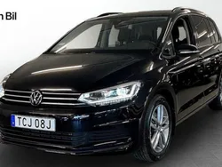 Svart (deep black pearl) Begagnad 2024 VW Touran Minibuss | 379 900 kr (Marknadspris)