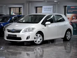 Vit Begagnad 2010 Toyota Auris Hybrid Plus Halvkombi | 99 900 kr (Marknadspris)