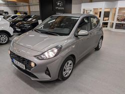 Grå Begagnad 2023 Hyundai i10 Essential Halvkombi | 128 900 kr (Bra pris)