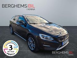 Svart Begagnad 2016 Volvo V60 CC Summum Kombi | 164 900 kr (Marknadspris)