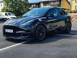 Svart Begagnad 2021 Tesla Model Y Long Range AWD SUV | 269 000 kr