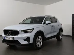 Ljusblå Begagnad 2023 Volvo XC40 Core SUV | 349 800 kr (Bra pris)