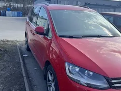 Röd Begagnad 2012 VW Sharan Minibuss | 75 000 kr
