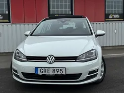 Vit Begagnad 2017 VW Golf VII SE Halvkombi | 159 900 kr (Marknadspris)