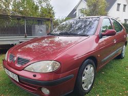 Röd Begagnad 2002 Renault Mégane II Authentique Halvkombi | 14 000 kr (Marknadspris)