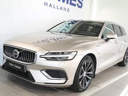 Ljusgrå Begagnad 2024 Volvo V60 Plus Kombi | 469 500 kr (Marknadspris)