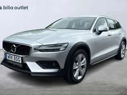 Silver Begagnad 2020 Volvo V60 CC Kombi | 299 900 kr (Marknadspris)