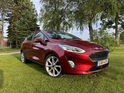 Röd Begagnad 2018 Ford Fiesta Titanium Halvkombi | 82 000 kr (Marknadspris)