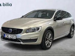 Ljusbrun (brun) Begagnad 2018 Volvo V60 CC Standard Kombi | 169 900 kr (Bra pris)