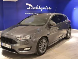 Grå Begagnad 2016 Ford Focus ST-Line Halvkombi | 129 000 kr (Dyr)