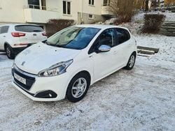 Vit Begagnad 2016 Peugeot 208 Style Halvkombi | 54 900 kr (Marknadspris)