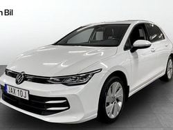 Vit Begagnad 2024 VW Golf VIII Halvkombi | 279 900 kr (Bra pris)