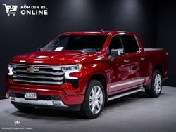 Röd (röd metallic ) Begagnad 2023 Chevrolet Silverado Van | 928 900 kr (Marknadspris)