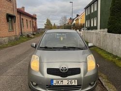 Grå Begagnad 2007 Toyota Yaris Halvkombi | 54 000 kr (Marknadspris)