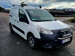 Vit Begagnad 2013 Peugeot Partner Minibuss | 49 900 kr (Marknadspris)