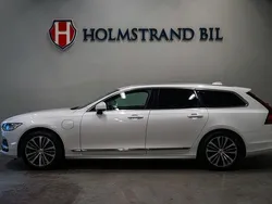 Vit Begagnad 2022 Volvo V90 Core Kombi | 399 900 kr (Marknadspris)
