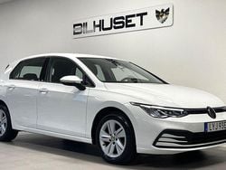 Vit Begagnad 2023 VW Golf VIII Halvkombi | 219 900 kr (Marknadspris)
