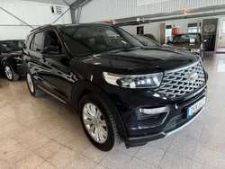Svart Begagnad 2021 Ford Explorer Hybrid Platinum SUV | 339 000 kr