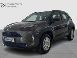 Mörkgrå Begagnad 2024 Toyota Yaris Cross Active SUV | 284 900 kr (Marknadspris)