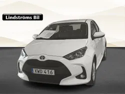 Vit Begagnad 2022 Toyota Yaris Hybrid Active Halvkombi | 218 400 kr (Marknadspris)