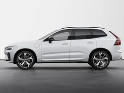 Vit Ny 2025 Volvo XC60 Plus SUV | 673 900 kr (Dyr)