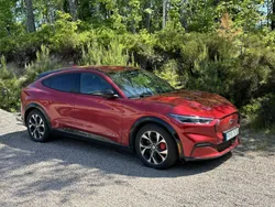 Röd Begagnad 2022 Ford Mustang Mach-E Standard Range SUV | 325 000 kr (Superpris)