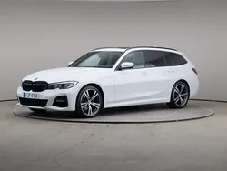 Vit (alpine white (solid)) Begagnad 2021 BMW 320 M Sport Kombi | 295 000 kr (Marknadspris)