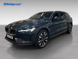 Blå Begagnad 2023 Volvo V60 CC Plus Kombi | 444 000 kr (Marknadspris)