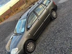 Grå Begagnad 2002 Toyota Corolla Kombi | 5 000 kr (Superpris)