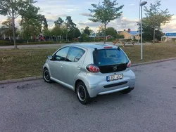 Silver Begagnad 2010 Toyota Aygo Halvkombi | 31 900 kr (Marknadspris)
