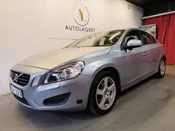 Silver Begagnad 2010 Volvo S60 Kinetic Sedan | 84 900 kr (Marknadspris)