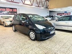 Svart Begagnad 2011 Toyota Verso-S Multidrive S Minibuss | 65 900 kr (Marknadspris)