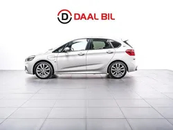 Vit Begagnad 2017 BMW 225 Active Tourer M Sport Minibuss | 199 700 kr (Marknadspris)