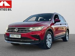 Röd Begagnad 2022 VW Tiguan Elegance SUV | 284 900 kr (Marknadspris)