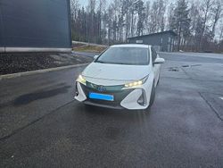Begagnad 2017 Toyota Prius Plug-in Hybrid Halvkombi | 215 000 kr