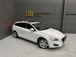 Vit Begagnad 2013 Volvo V60 Momentum Kombi | 109 800 kr (Marknadspris)