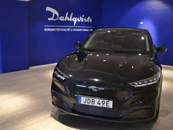 Svart Begagnad 2021 Ford Mustang Mach-E SUV | 429 000 kr (Dyr)