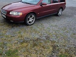 Röd Begagnad 2005 Volvo V70 Kinetic Kombi | 25 000 kr (Bra pris)
