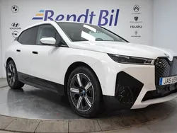 Mineralvit metallic Begagnad 2024 BMW iX Comfort Edition SUV | 789 500 kr (Marknadspris)