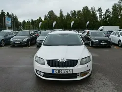 Vit Begagnad 2013 Skoda Octavia Kombi | 49 900 kr (Marknadspris)