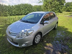 Silver Begagnad 2010 Toyota Auris Plus Halvkombi | 59 000 kr (Marknadspris)