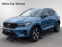 Blå Begagnad 2023 Volvo XC40 Plus SUV | 359 900 kr (Marknadspris)