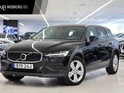Svart Begagnad 2022 Volvo V60 CC Momentum Kombi | 349 900 kr (Marknadspris)