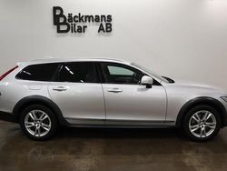 Silver Begagnad 2018 Volvo V90 CC Plus Kombi | 229 000 kr (Marknadspris)