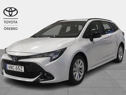 Grå Begagnad 2025 Toyota Corolla Active Kombi | 309 900 kr (Marknadspris)