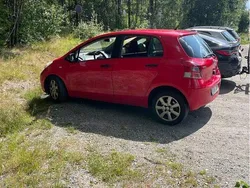 Röd Begagnad 2010 Toyota Yaris Halvkombi | 40 000 kr (Marknadspris)