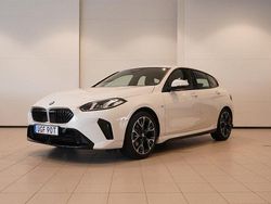 Vit Begagnad 2025 BMW 120 M Sport Halvkombi | 378 800 kr