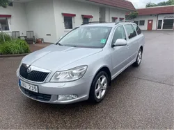 Silver Begagnad 2011 Skoda Octavia Elegance Kombi | 48 900 kr (Marknadspris)