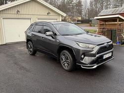 Grå Begagnad 2021 Toyota RAV4 Hybrid Edition SUV | 380 000 kr (Marknadspris)
